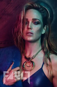 caity_lotz_leather_fault2.jpg