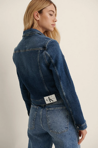 calvin_cropped_90s_denim_jacket_1278-000733-0003_02b-r.jpg