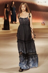 elie-tahari-spring-rtw-2016-look-26.thumb.jpg.f78a6f103d739af2040833c28ada3f9a.jpg