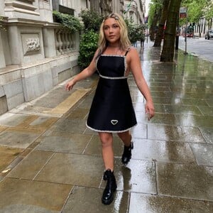 florence-pugh-at-a-photoshoot-206-22-2021-5.jpg