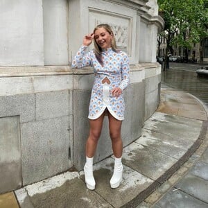 florence-pugh-black-widow-promos-06-18-2021-6.jpg