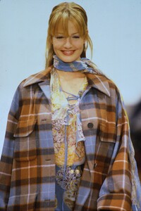 gucci-fw-1993.thumb.jpg.cc0a7346674130e04298e4bebcd1ef54.jpg