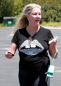heather-locklear-out-in-agoura-hills-05-24-2021-7.jpg