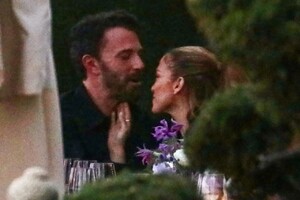 jennifer-lopez-and-ben-affleck-family-dinner-at-nobu-in-malibu-06-13-2021-12.jpg