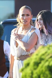 jennifer-lopez-and-ben-affleck-family-dinner-at-nobu-in-malibu-06-13-2021-4.jpg