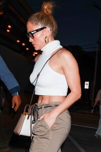 jennifer-lopez-at-craig-s-restaurant-in-west-hollywood-06-14-2021-5.jpg