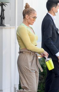 jennifer-lopez-at-san-vicente-bungalows-in-west-hollywood-06-11-2021-11.jpg