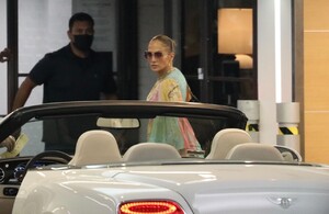 jennifer-lopez-out-in-los-angeles-06-02-2021-5.jpg