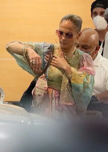 jennifer-lopez-out-in-los-angeles-06-02-2021-9.jpg