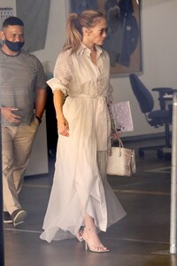 jennifer-lopez-out-in-los-angeles-06-04-2021-5.jpg