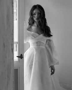 julievinobridal_201786541_181086937299102_4438432891627921398_n.jpg