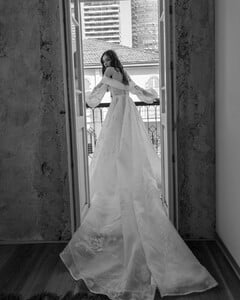julievinobridal_202140894_115936440707224_1644051043633081257_n.jpg