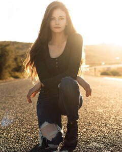 mackenzie-foy-at-a-photoshoot-june-2021-1.jpg