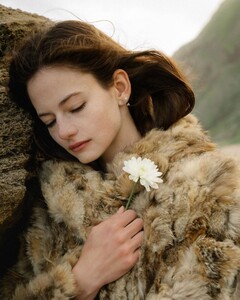 mackenzie-foy-at-a-photoshoot-june-2021-3.jpg