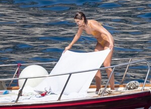 taylor-hill-in-bikini-at-a-boat-in-positano-06-27-2021-1.jpg