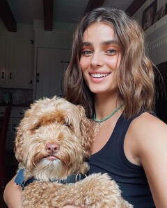 taylor_hill_198370970_2949188868652443_197215259569903384_n.jpg