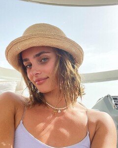 taylor_hill_202888102_3793530154090366_3730621408821835718_n.jpg