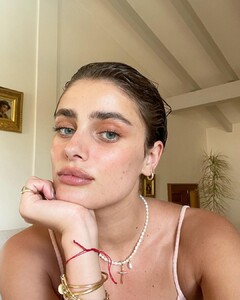 taylor_hill_204687030_199096235443970_8111857842423446509_n.jpg