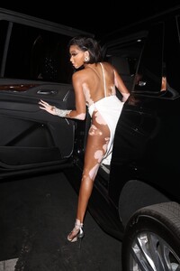 winnie-harlow-at-goya-studios-in-los-angeles-06-08-2021-1.jpg