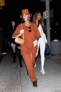 winnie-harlow-in-a-baggy-brown-two-piece-zack-bia-s-birthday-bash-at-delilah-in-west-hollywood-06-09-2021-0.jpg
