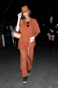 winnie-harlow-in-a-baggy-brown-two-piece-zack-bia-s-birthday-bash-at-delilah-in-west-hollywood-06-09-2021-1.jpg