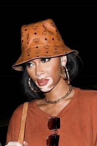 winnie-harlow-in-a-baggy-brown-two-piece-zack-bia-s-birthday-bash-at-delilah-in-west-hollywood-06-09-2021-3.jpg