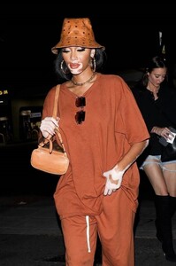 winnie-harlow-in-a-baggy-brown-two-piece-zack-bia-s-birthday-bash-at-delilah-in-west-hollywood-06-09-2021-4.jpg