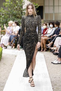 00023-Zuhair-Murad-Fall-2021-Couture.thumb.jpg.d934695bfb18525517c21d90a7333b7e.jpg