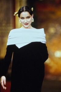 038-christian-lacroix-fall-1988-couture-details-CN10053646.thumb.jpg.267c4ecd20ea33d65909abf804f76708.jpg