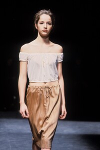 1077727572_VivienneTam1998WomenRTW62.thumb.jpg.4d65d2daf51bc5228d5ddd25ee58d3b2.jpg