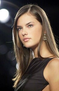 109177590_AlessandraAmbrosio243567445677654245670full-alessandra-ambrosio.thumb.jpg.c949c0e4a6295ad003e19c37c9c67bfd.jpg