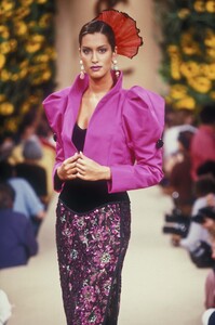 1453551147_YvesSaintLaurent1994HauteCouture127.thumb.jpg.1291bb578b84c3b4880f7dd692e21bf3.jpg