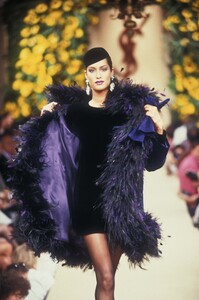 1460199448_YvesSaintLaurent1994HauteCouture204.thumb.jpg.d53860eb5a9944827a281874e7b1c32d.jpg