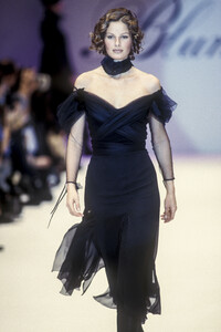 1484618470_Blumarine1993WomenRTW4.thumb.jpg.193dca68541076727ea4dca1421e803c.jpg