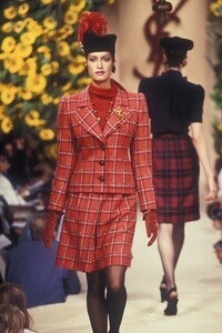 1490698193_YvesSaintLaurent1994HauteCouture95.thumb.jpg.e79921cbc936544d335c43aa0e677fcf.jpg