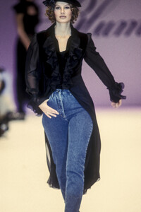 151143250_Blumarine1993WomenRTW105.thumb.jpg.54a70e552f6d911bc7c801e7eb51593e.jpg