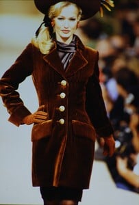 1586767_ysl-hc-fw-1992(8).thumb.jpg.de841baa03e011b64d70e27c71e10bfd.jpg