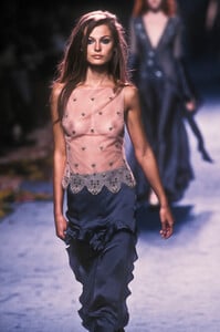 1618442678_Chloe1998WomenRTW167.thumb.jpg.fded9f77fbd684b737c3816a53c4f57c.jpg