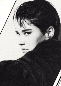 1685996292_HarpersQueen19871-1(6).thumb.jpg.1f398a0794365c0afa423d95f642dea3.jpg