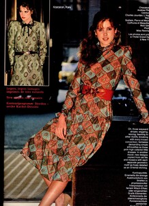 1752487458_EleganceParisFall-Winter81-82(80).thumb.jpg.e013cb3a94a0bff865a177fd19083390.jpg