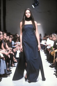 1761228702_Balenciaga1998WomenRTW30.thumb.jpg.da043378ae52aeb5c0e4389d8571a679.jpg