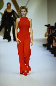 1889625724_valentino-fw-1993(5).thumb.jpg.3a89ce40d296904cd94be8a9e43a42c1.jpg