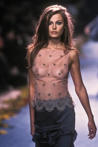192616580_Chloe1998WomenRTW168.thumb.jpg.1c0f4bf00d8b4b4409733f9fa24b69f5.jpg