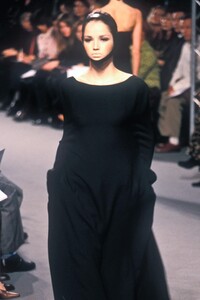 2088723500_Balenciaga1998WomenRTW56.thumb.jpg.74a85266e67c0877bcba551b655bdd76.jpg