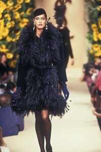 217899007_YvesSaintLaurent1994HauteCouture202.thumb.jpg.822f869a138c1f4690347e02c27a9076.jpg