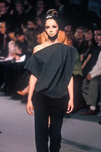 240881188_Balenciaga1998WomenRTW6.thumb.jpg.9d22aa1e74e5e4430bb66ea85f6f836f.jpg