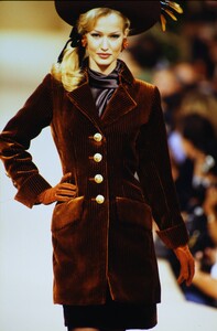 282040994_ysl-hc-fw-1992(11).thumb.jpg.0e16b51e35bcfdcb03ed9ee05f7328d5.jpg