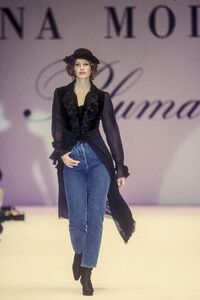 312074275_Blumarine1993WomenRTW104.thumb.jpg.88bf8382416f1fa2eaf2e33e23ba550c.jpg