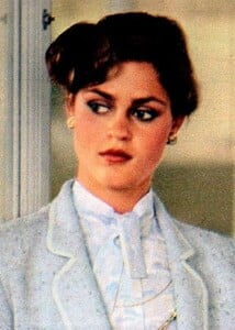332632700_EleganceParis1981Kertulla(4)-Copy.thumb.jpg.ef90025b9a28ebc6526e2cba9a544467.jpg