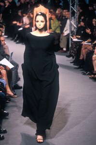 340664078_Balenciaga1998WomenRTW55.thumb.jpg.9dee19779f7d2df3e867e594689f3dc4.jpg